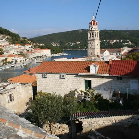 Apartment By The Sea Pucisca, Brac - 2942