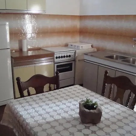Apartman By The Sea Pucisca, Brac - 2942